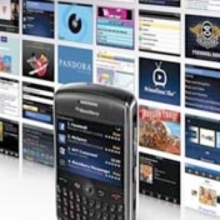 BlackBerry App World 拥有多达 17,000 个应用程序，每天下载量达 200 万次